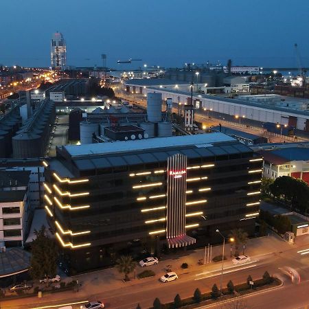 Ramada Plaza By Wyndham Samsun Hotel Exterior foto The headquarters of Schneider Electric in Paris, France