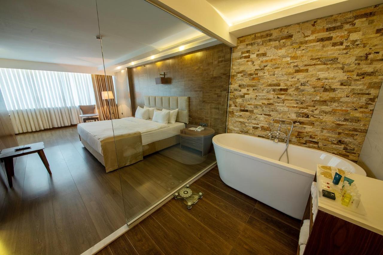 Ramada Plaza By Wyndham Samsun Hotel Exterior foto A room at the hotel