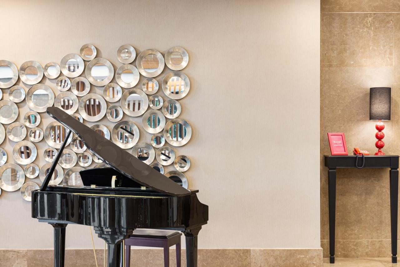 Ramada Plaza By Wyndham Samsun Hotel Exterior foto Piano in the lobby